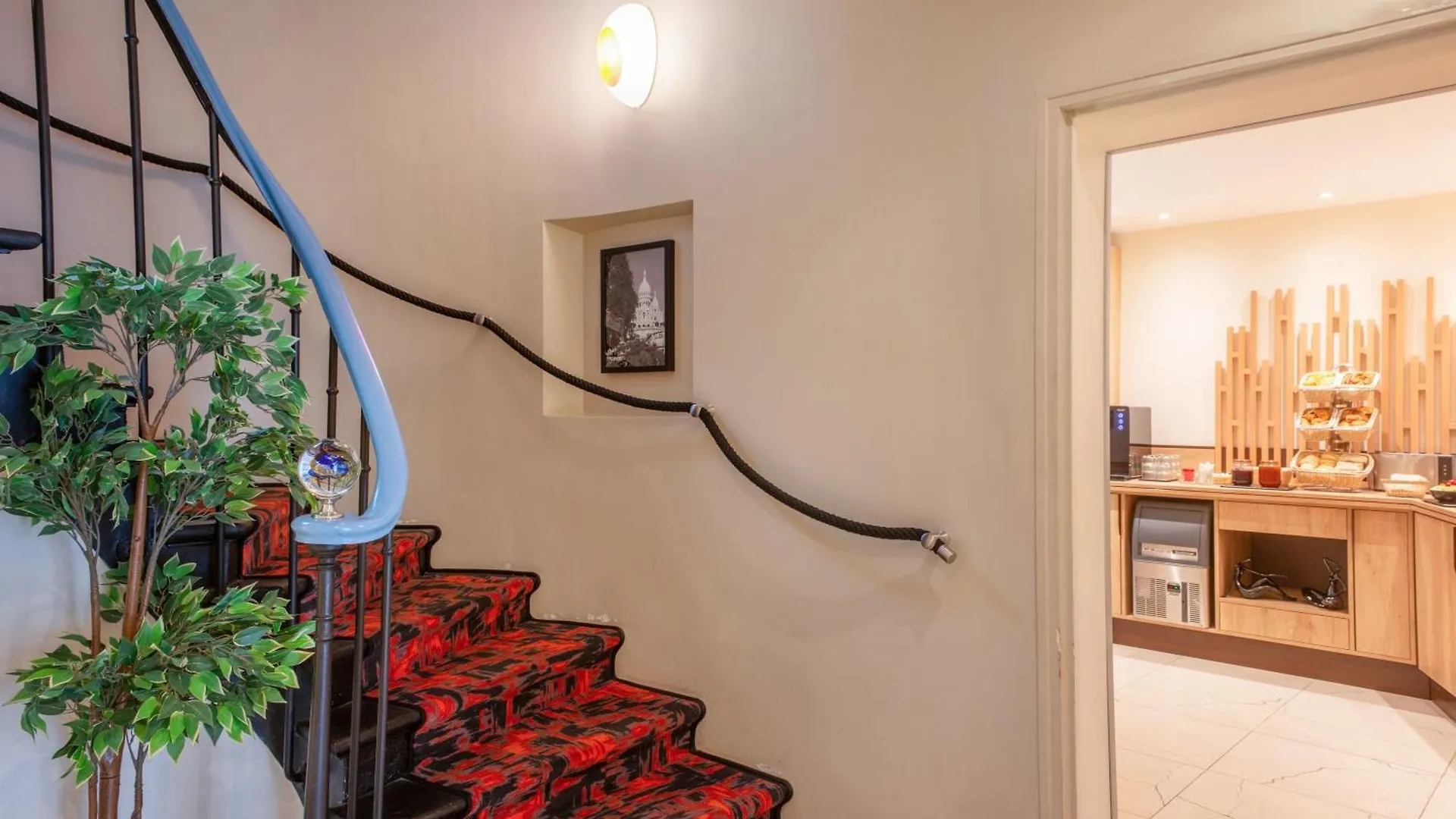 Helussi Hotel Paryż Francja